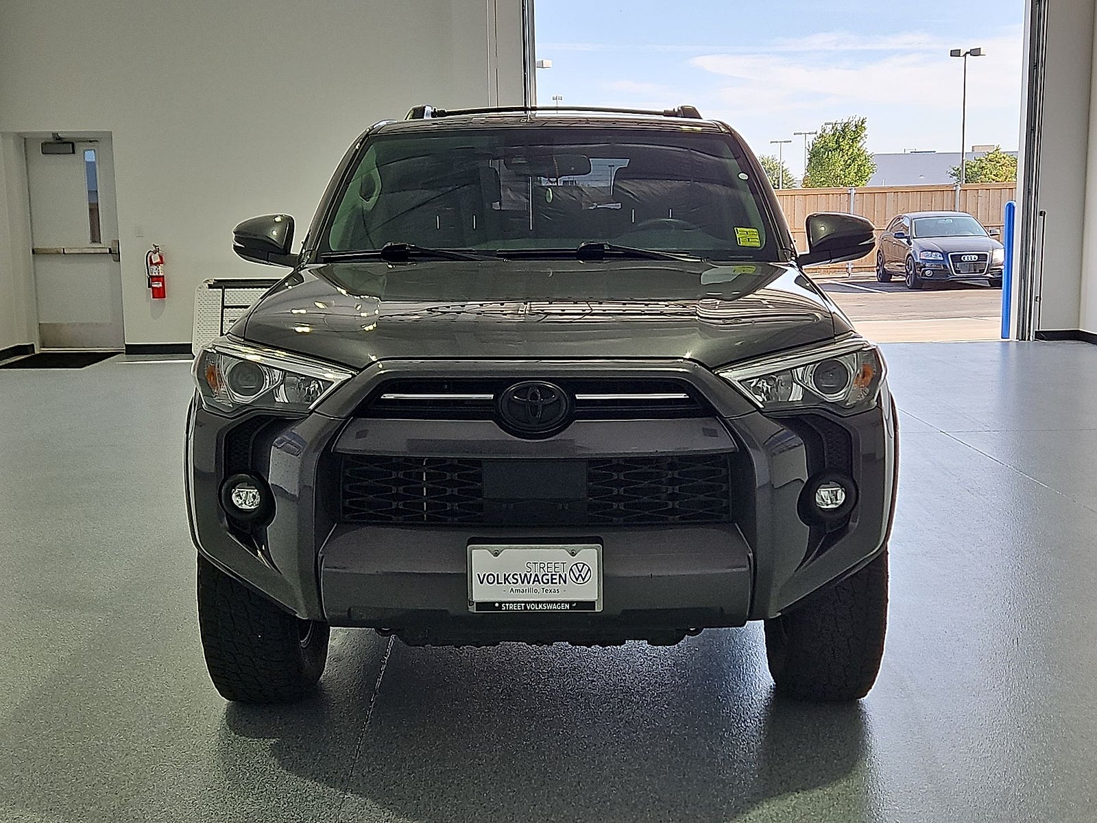 View vehicle photo 3