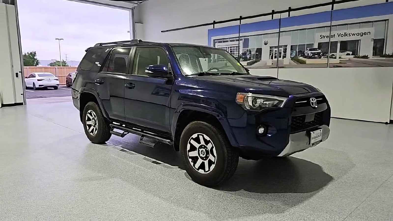 View vehicle photo 2