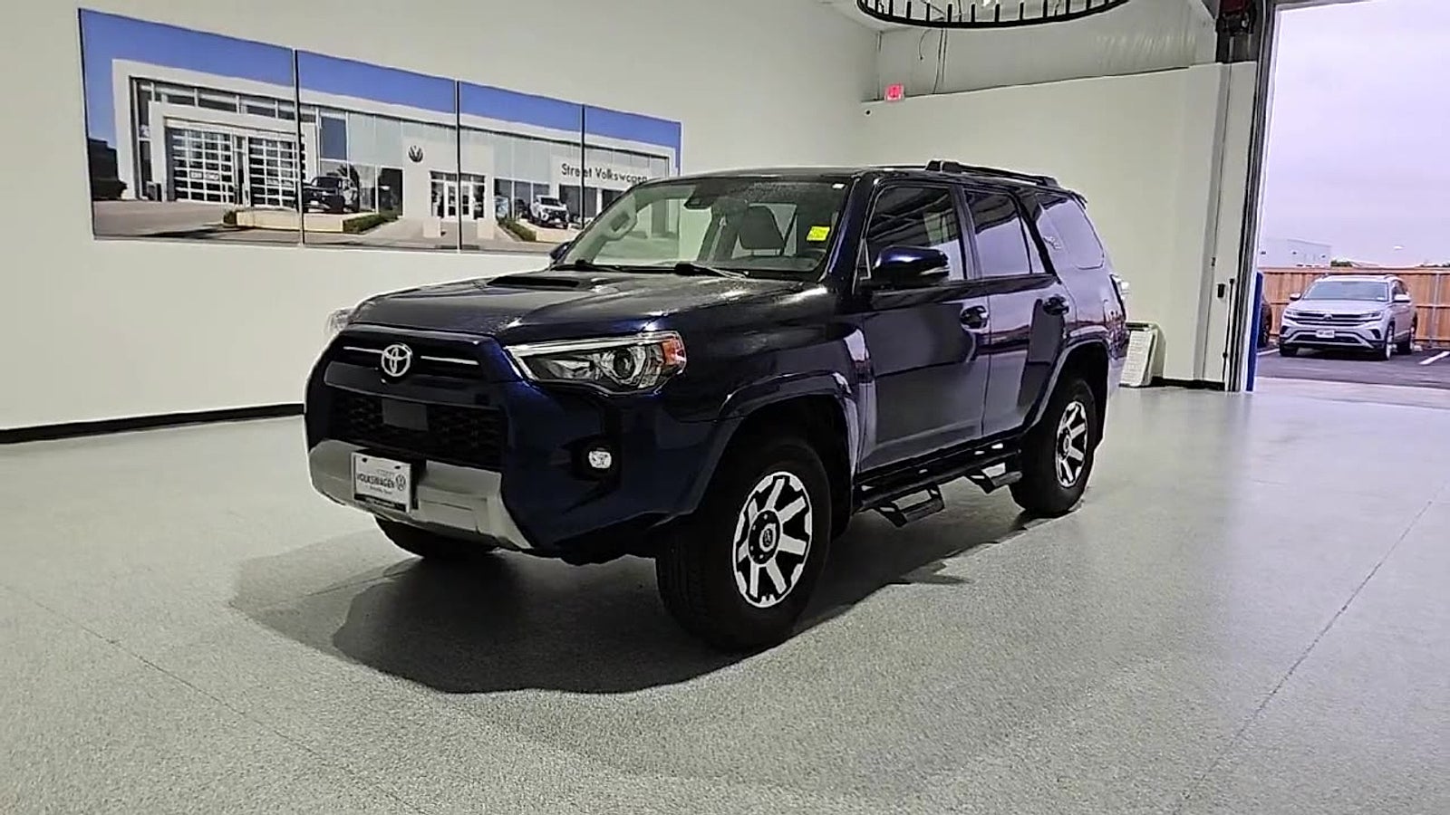 View vehicle photo 4