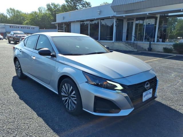 Brilliant Silver Metallic 2024 Nissan Altima Sedan Front-Wheel Drive Continuously Variable Transmission