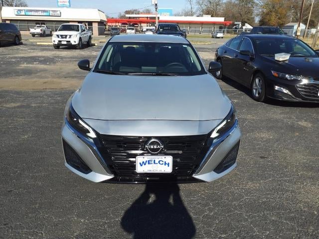 Brilliant Silver Metallic 2024 Nissan Altima Sedan Front-Wheel Drive Continuously Variable Transmission