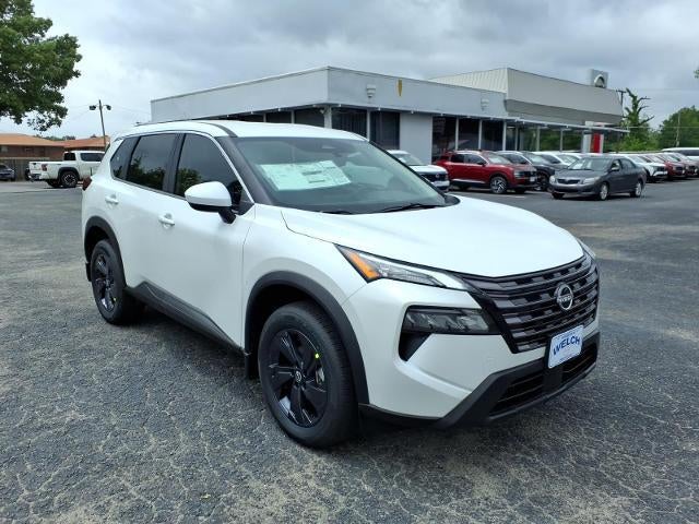 2026 Nissan Rogue Blanco (Everest White Pearl Tricoat) SUV/Crossover Tracción delantera Transmisión variable continua