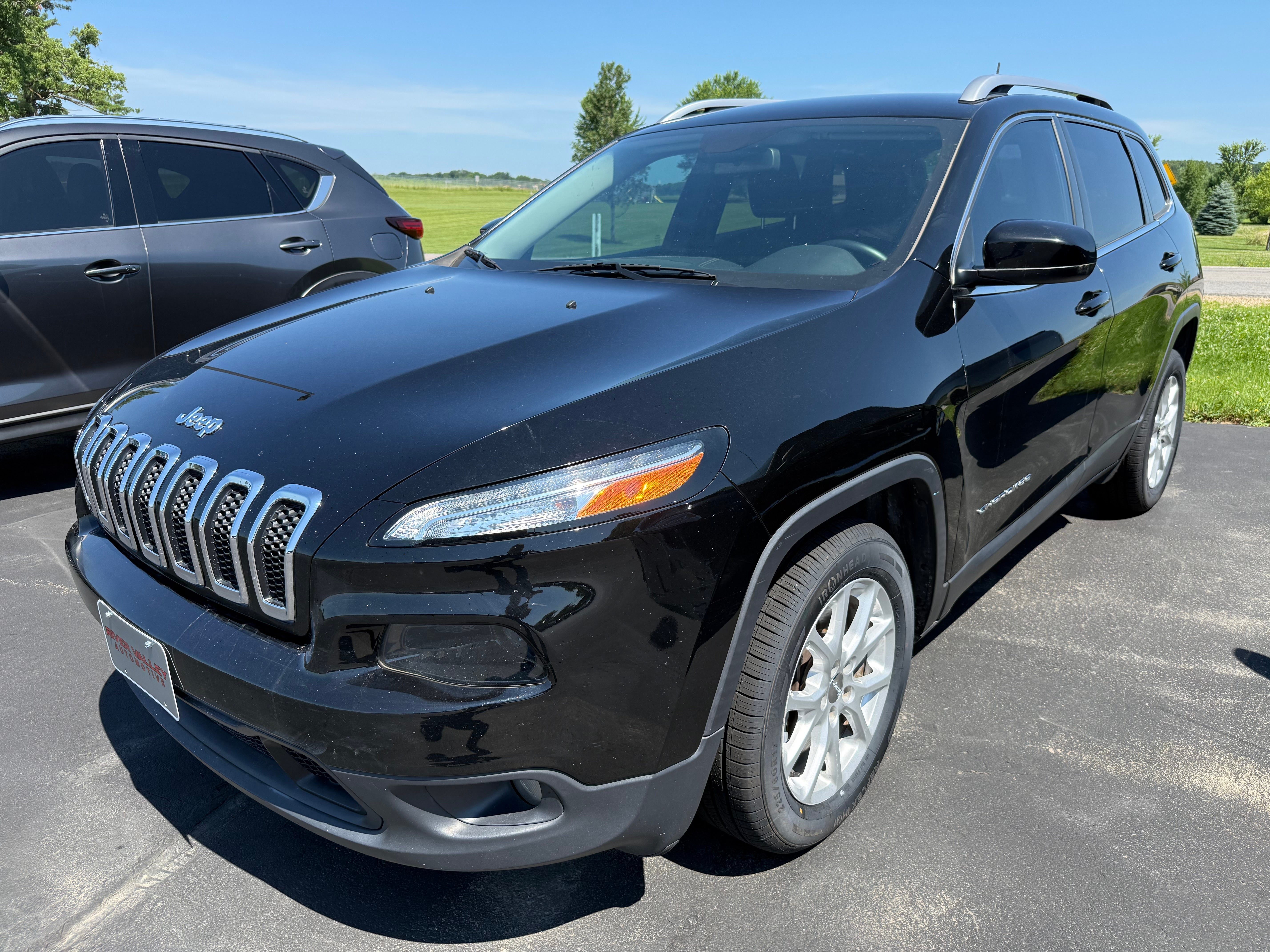 2017 Jeep Cherokee Negro (Diamond Black Crystal Pearlcoat) SUV/Crossover Tracción delantera Automática