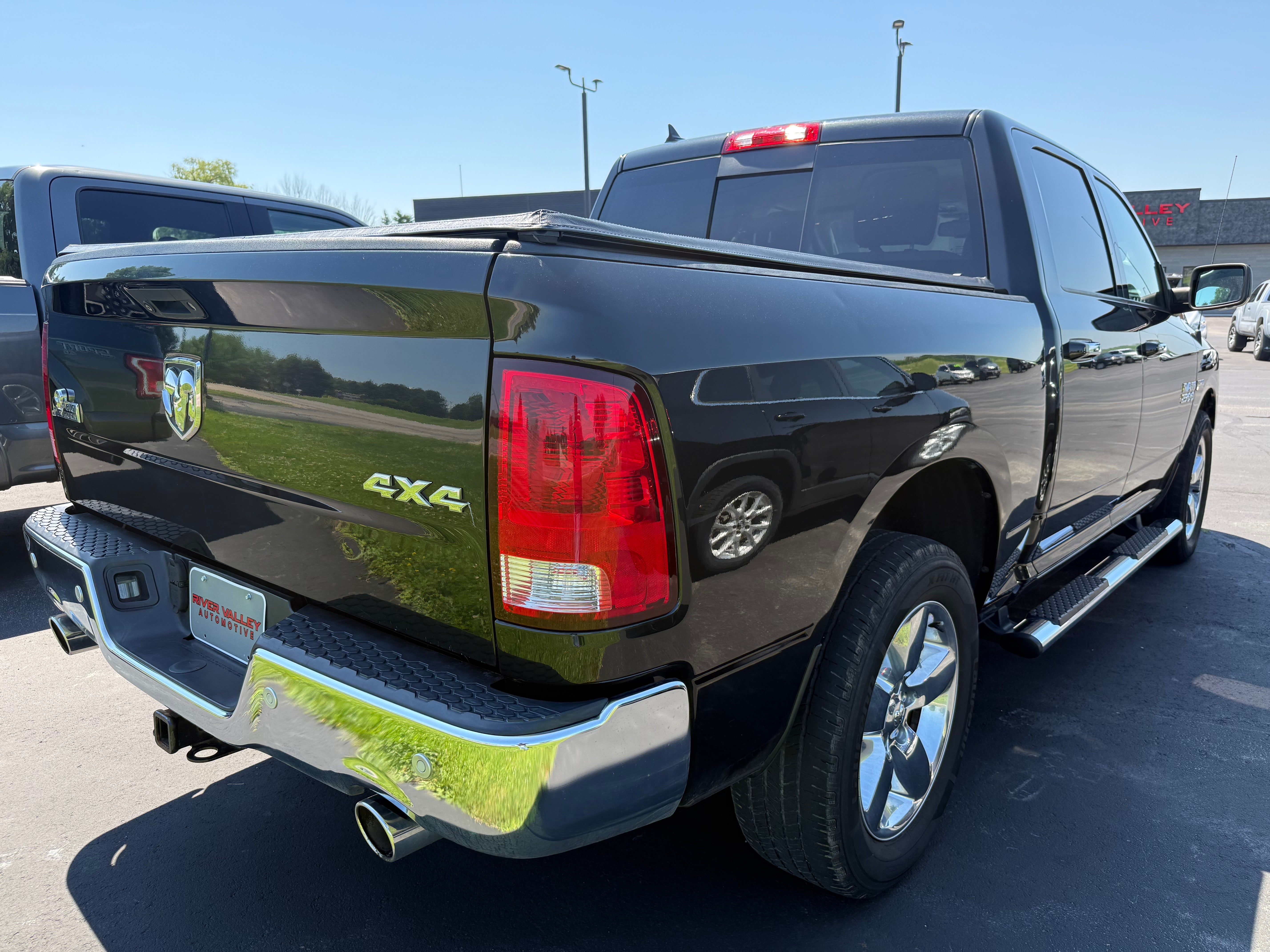 View vehicle photo 3