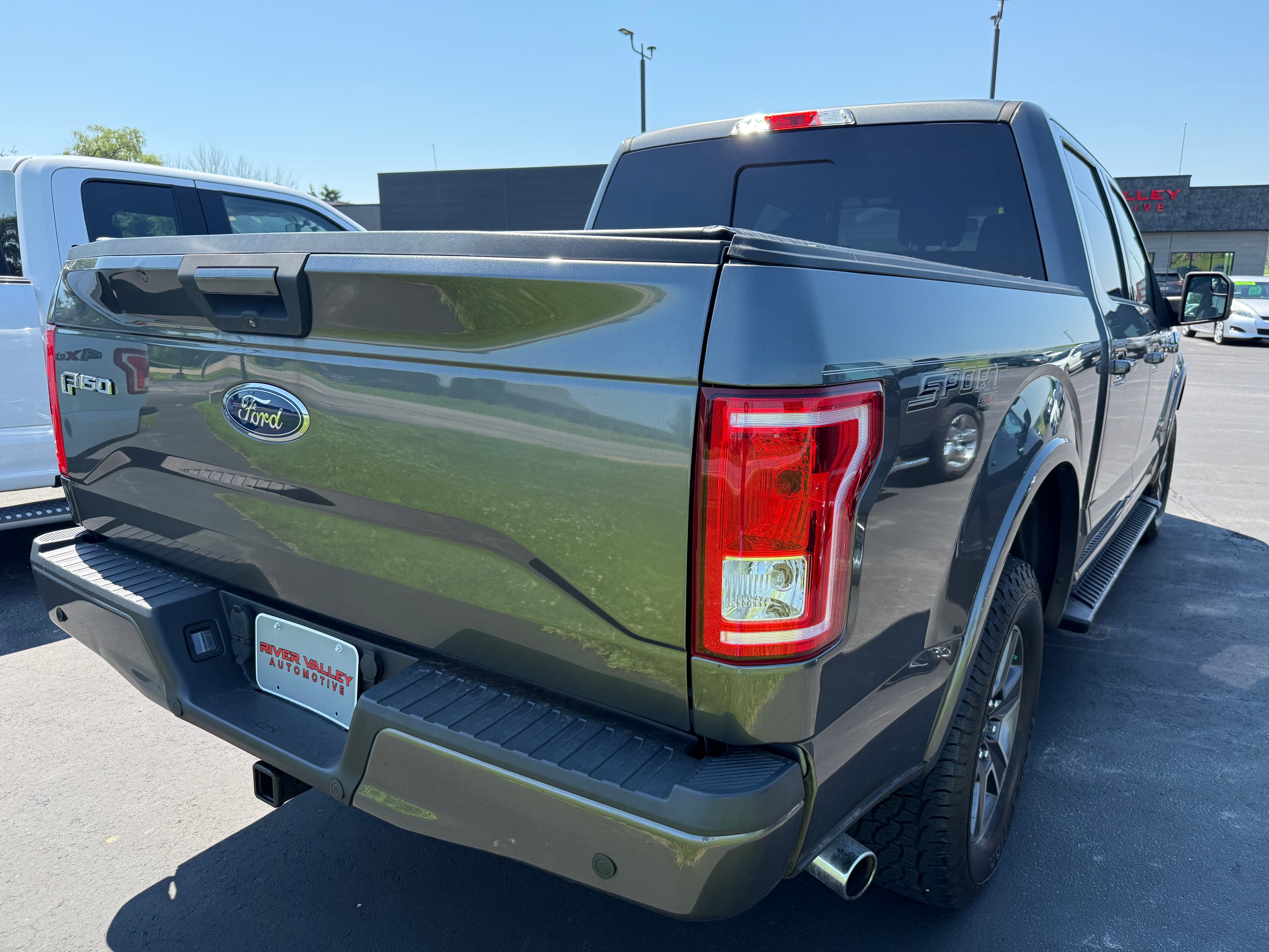 View vehicle photo 3