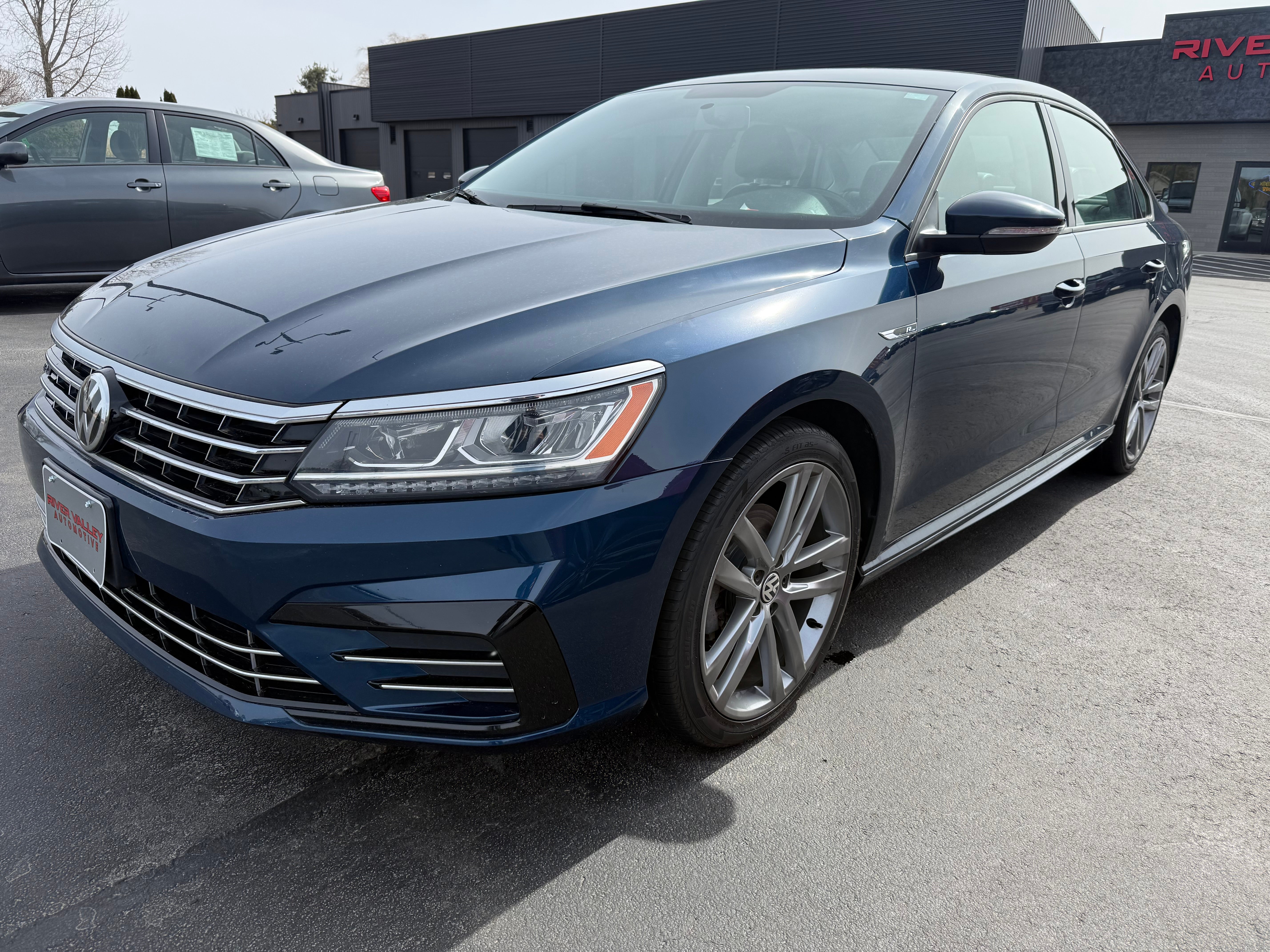 2018 Volkswagen Passat 2.0T R-Line FWD