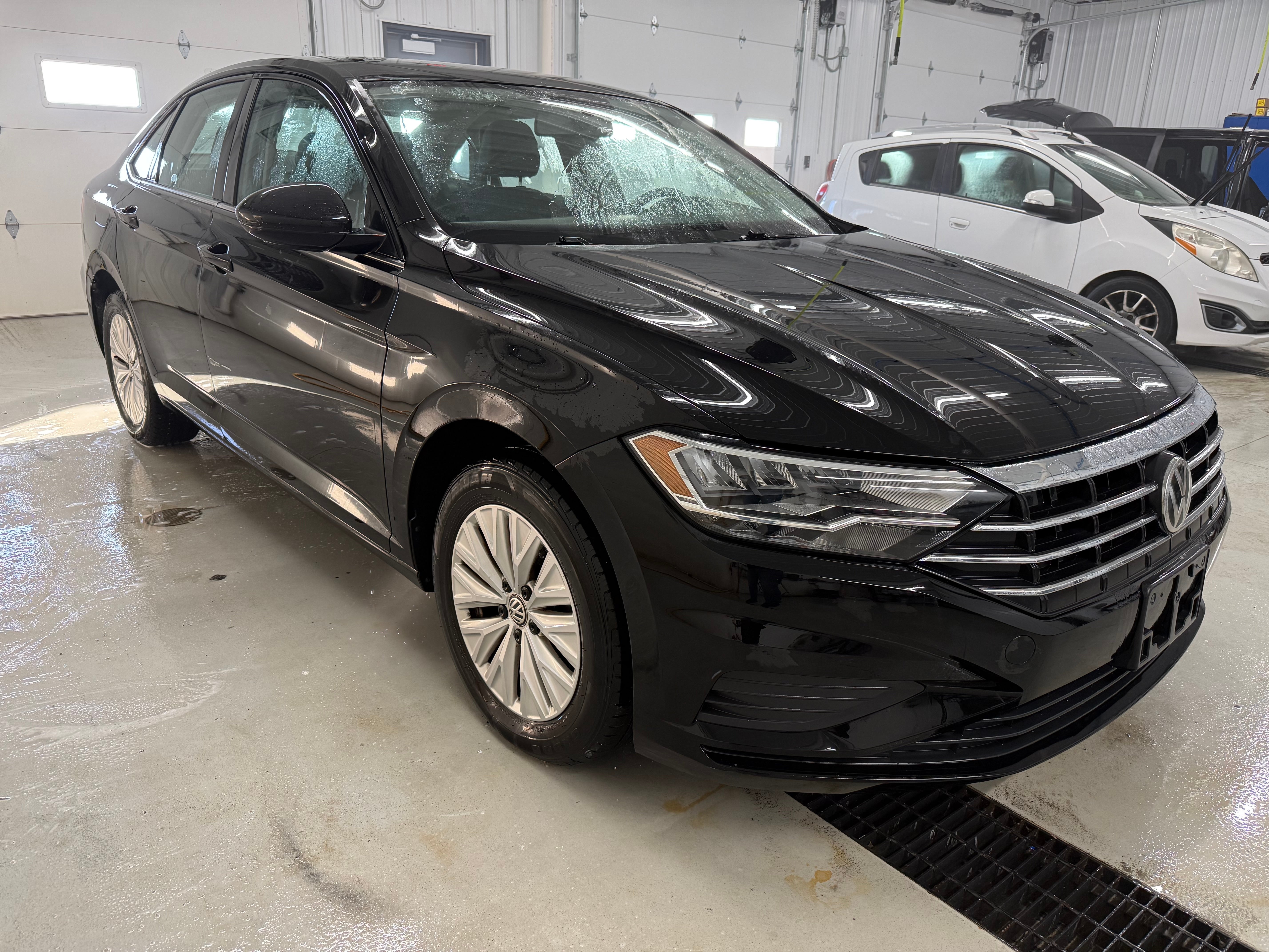 View vehicle photo 2