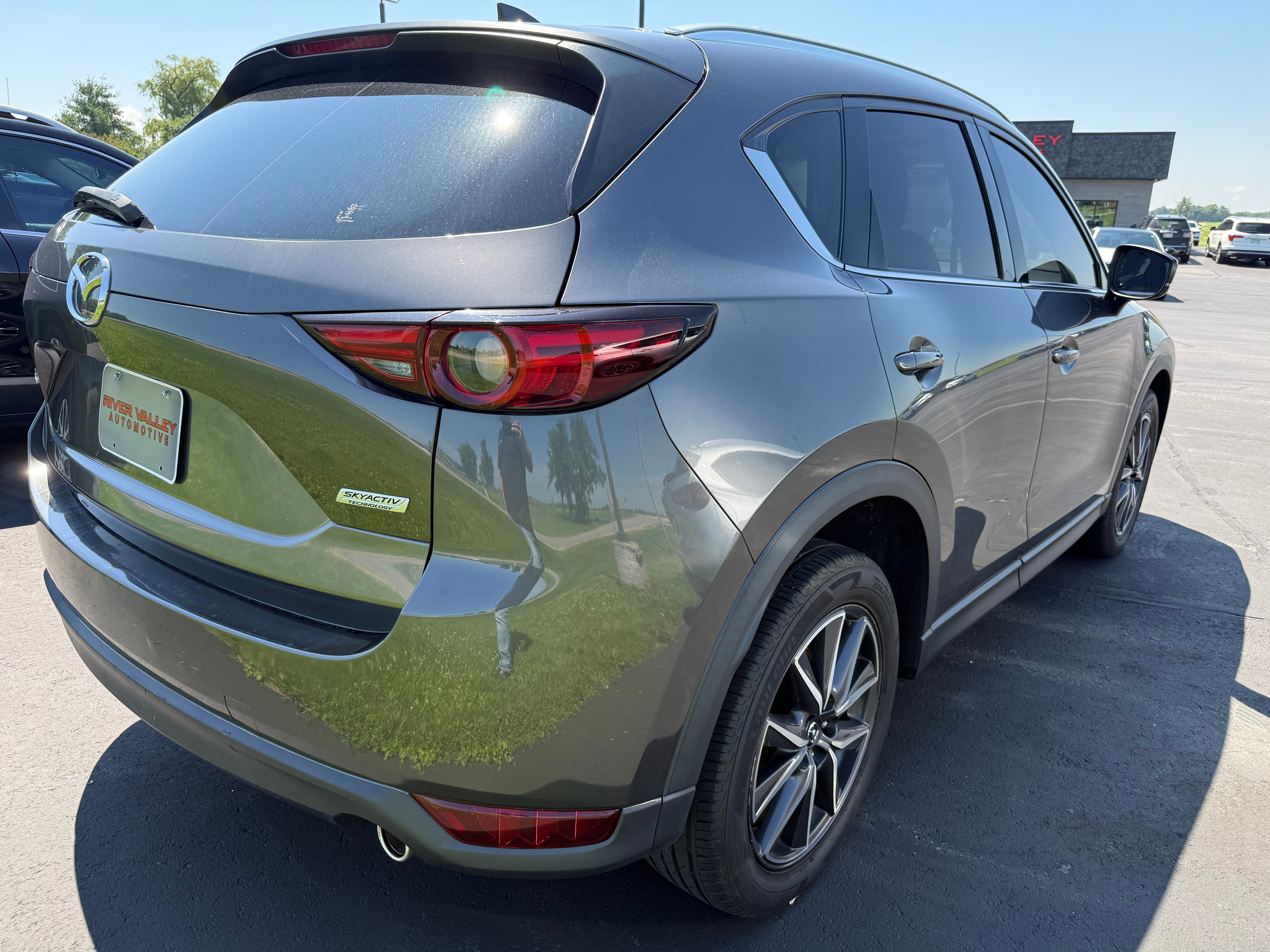 View vehicle photo 3