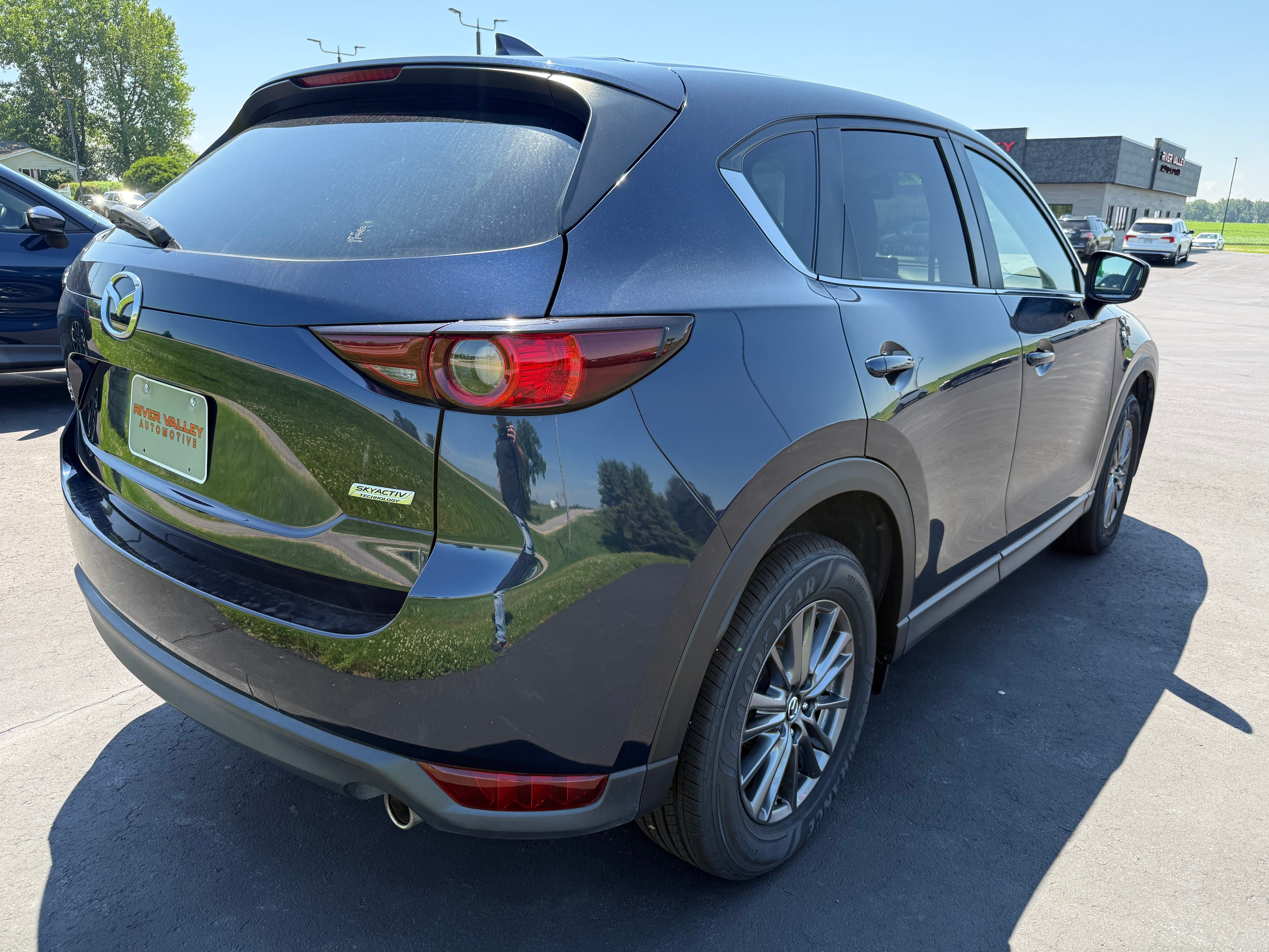 View vehicle photo 3
