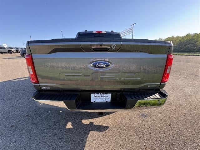 View vehicle photo 4