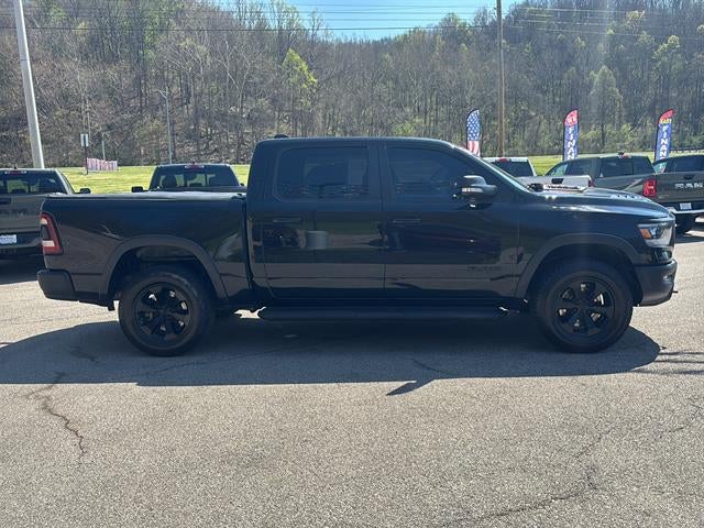 View vehicle photo 4