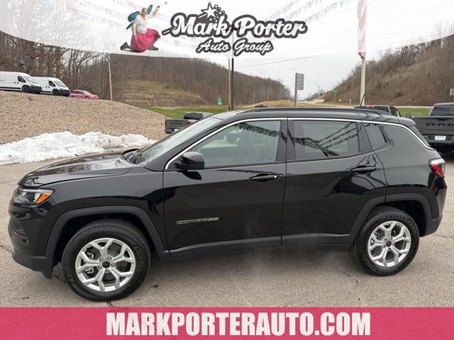 Diamond Black Crystal Pearl-Coat Exterior Paint 2026 Jeep Compass SUV / Crossover Four-Wheel Drive 8-Speed Automatic