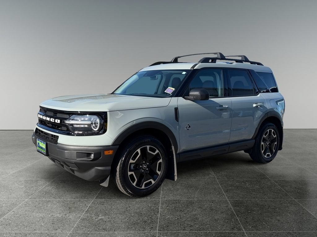 View vehicle photo 3