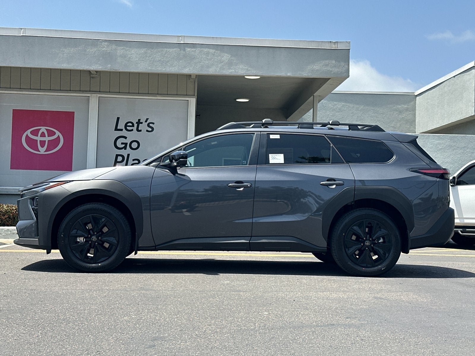 View vehicle photo 2