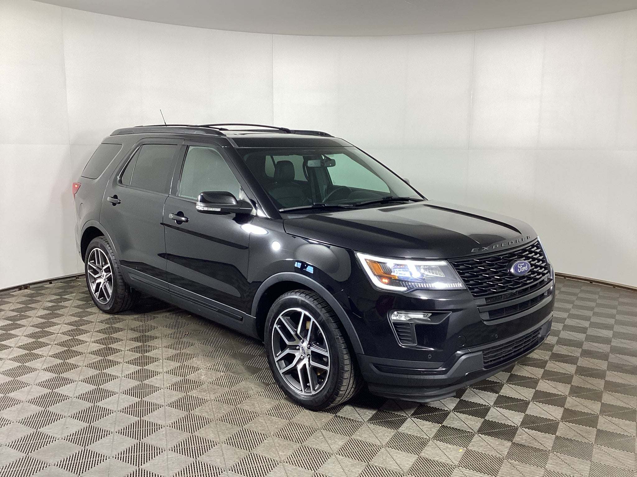 Shadow Black 2018 Ford Explorer SUV / Crossover All-Wheel Drive 6-Speed Automatic