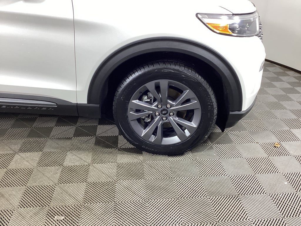 View vehicle photo 7