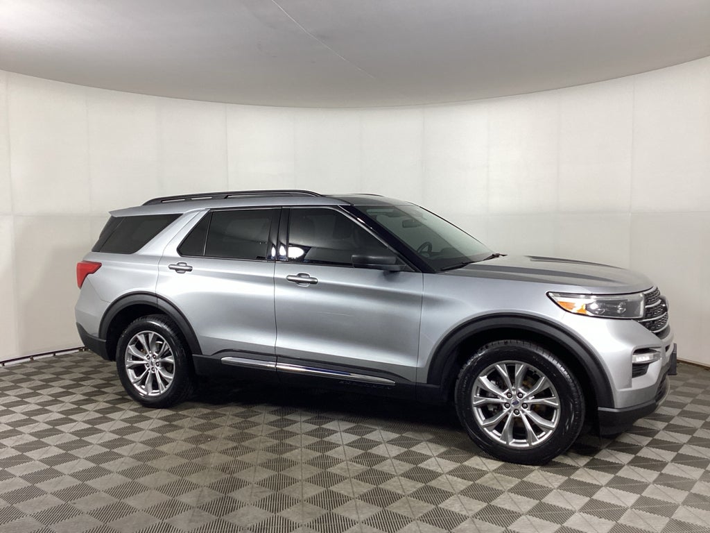 Iconic Silver Metallic 2022 Ford Explorer SUV / Crossover All-Wheel Drive Automatic