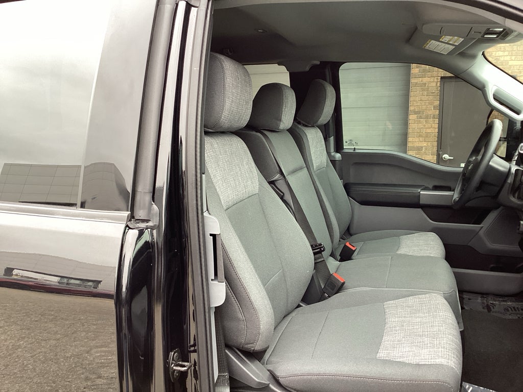 View vehicle photo 7