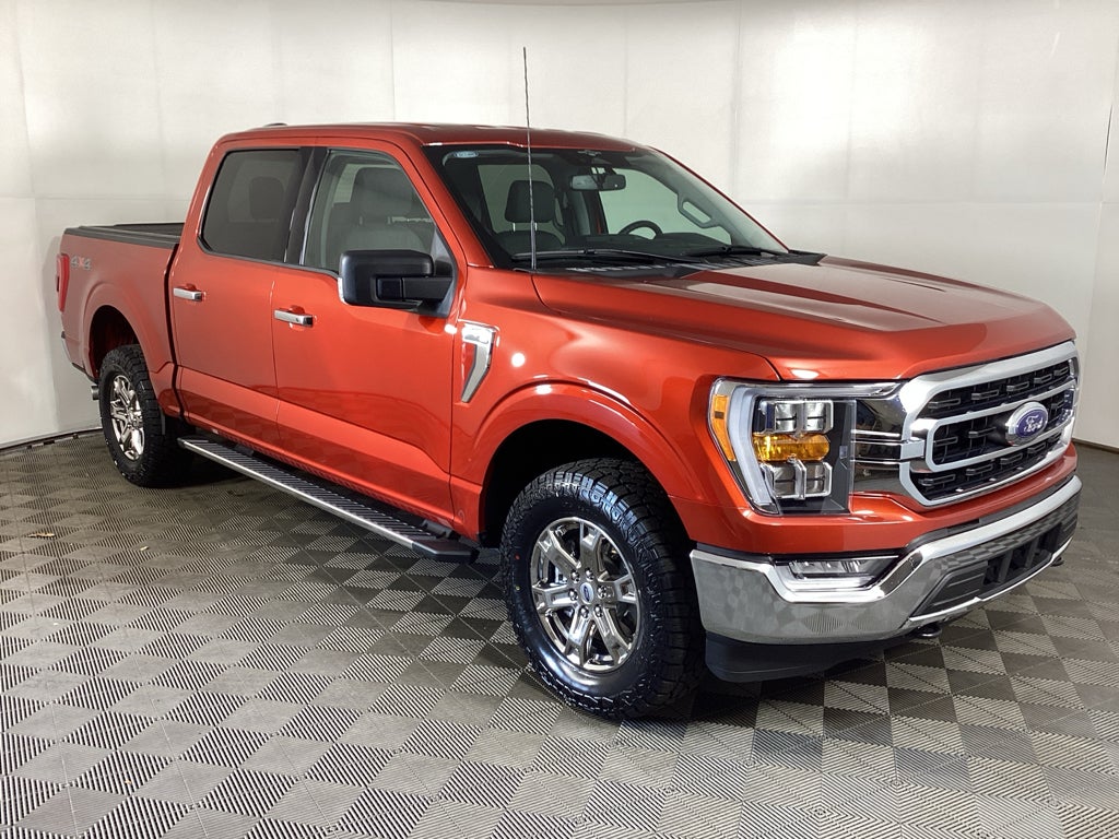 Hot Pepper Red Metallic Tinted Clearcoat 2023 Ford F-150 Pickup Truck Four-Wheel Drive Automatic