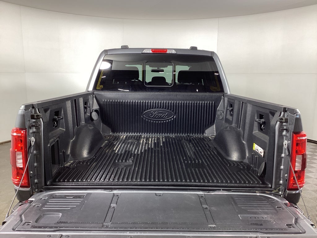 View vehicle photo 4