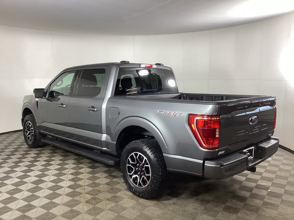 View vehicle photo 6