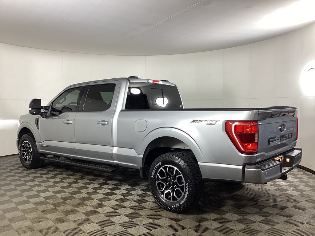 View vehicle photo 4
