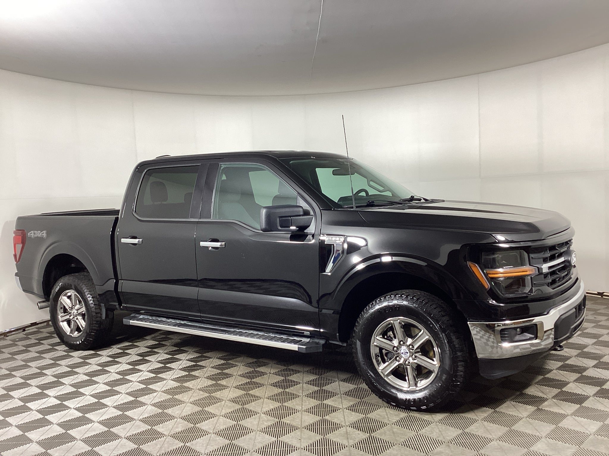 Agate Black Metallic 2025 Ford F-150 Pickup Truck Four-Wheel Drive Automatic