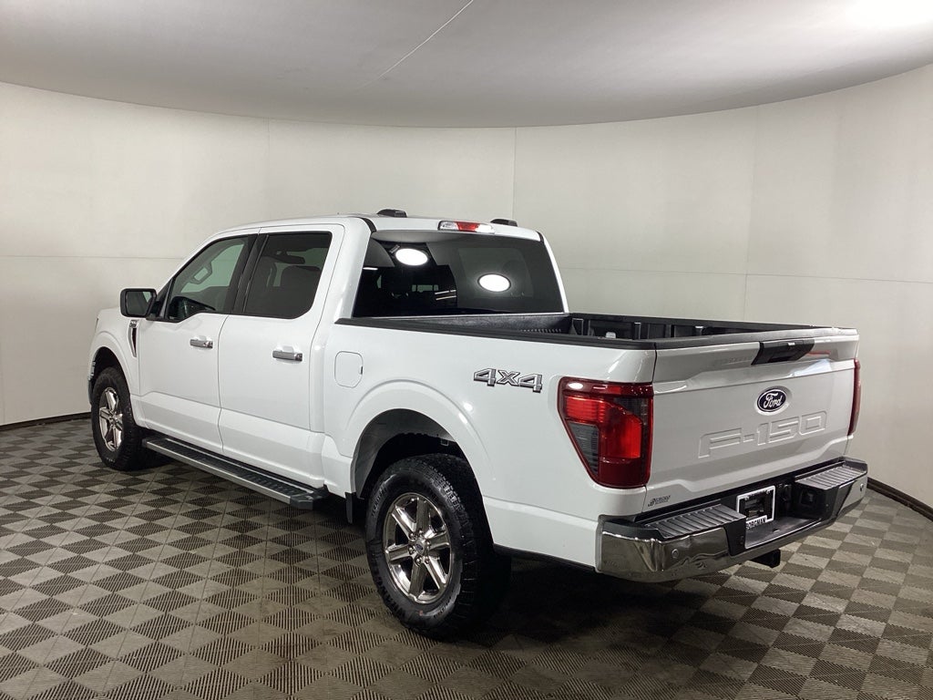 View vehicle photo 4