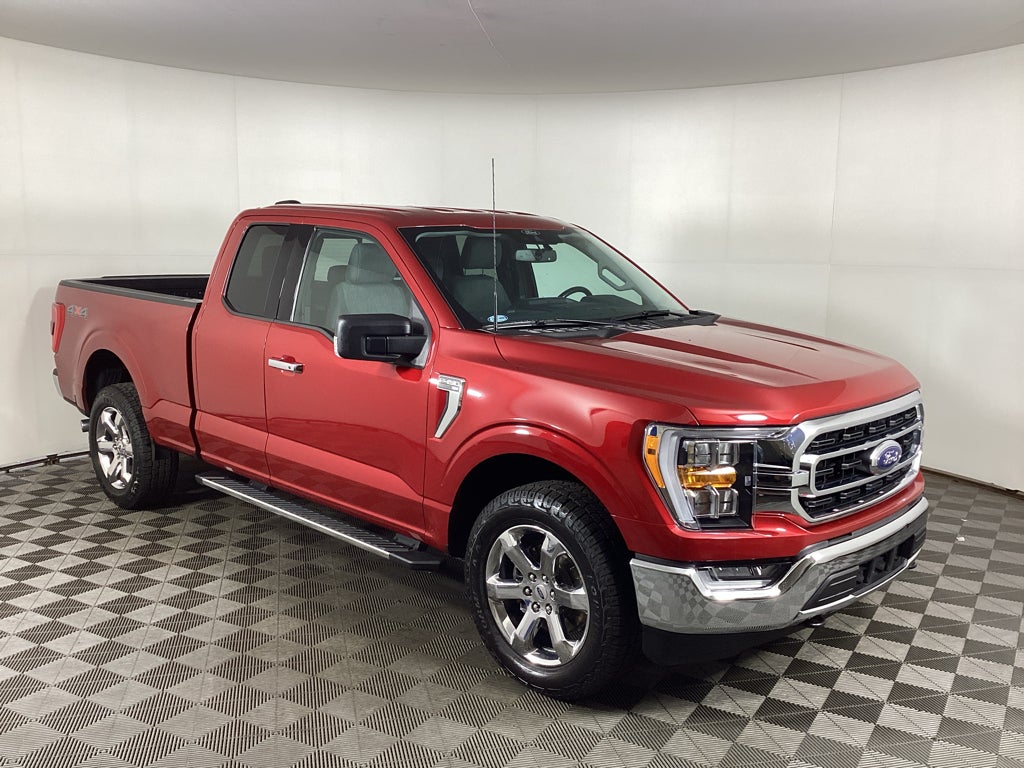 Rapid Red Metallic Tinted Clearcoat 2022 Ford F-150 Pickup Truck Four-Wheel Drive Automatic