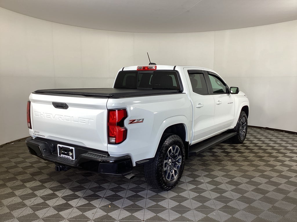 View vehicle photo 2