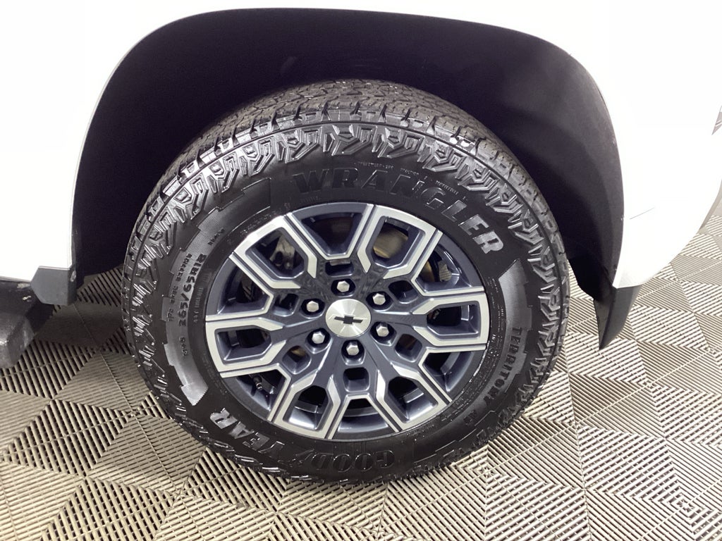 View vehicle photo 7