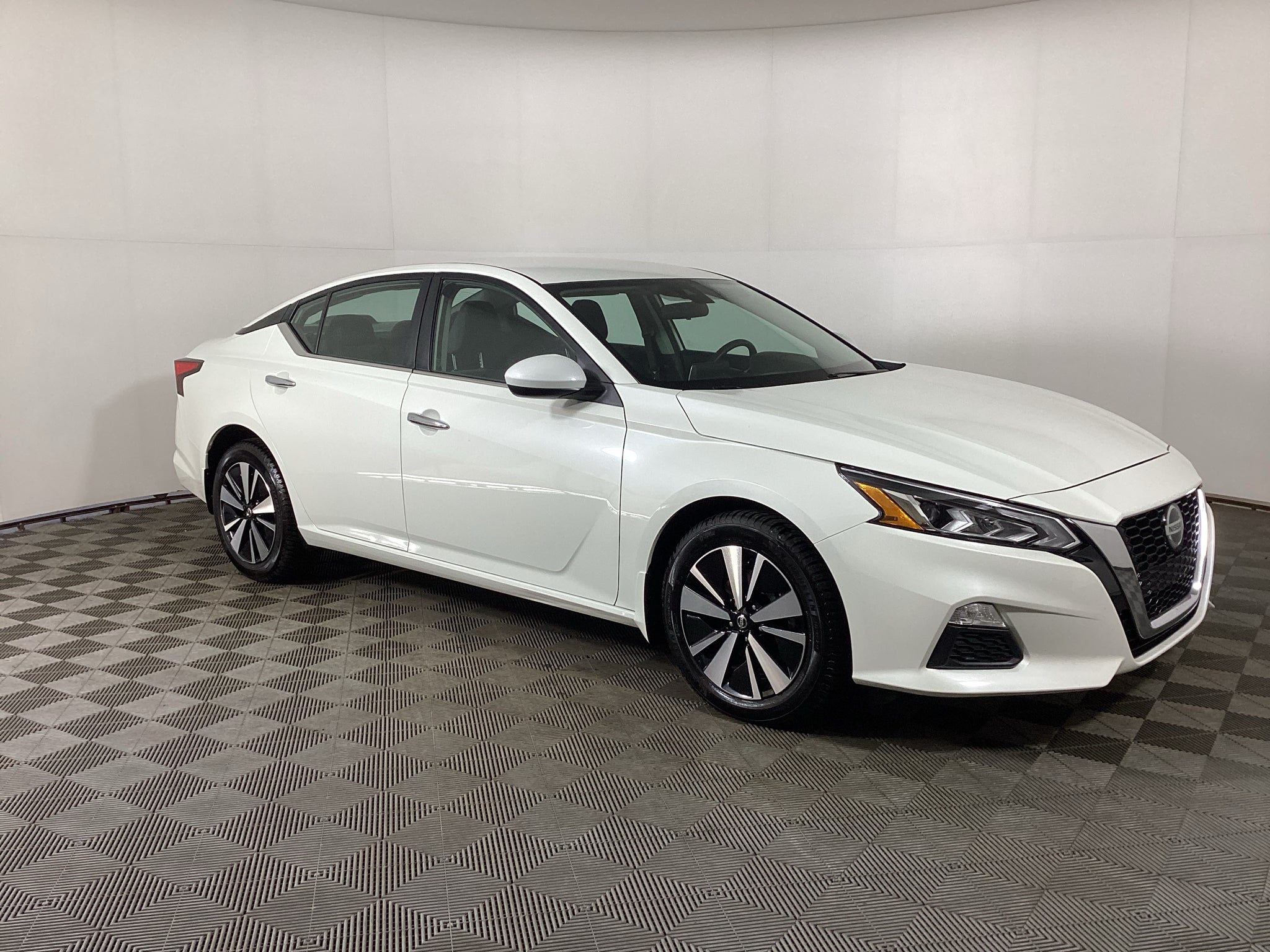Pearl White Tricoat 2021 Nissan Altima Sedan All-Wheel Drive Continuously Variable Transmission