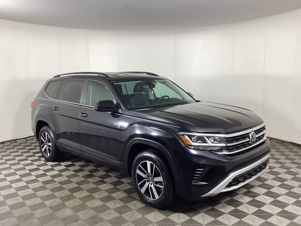 Deep Black Pearl 2022 Volkswagen Atlas SUV / Crossover All-Wheel Drive 8-Speed Automatic