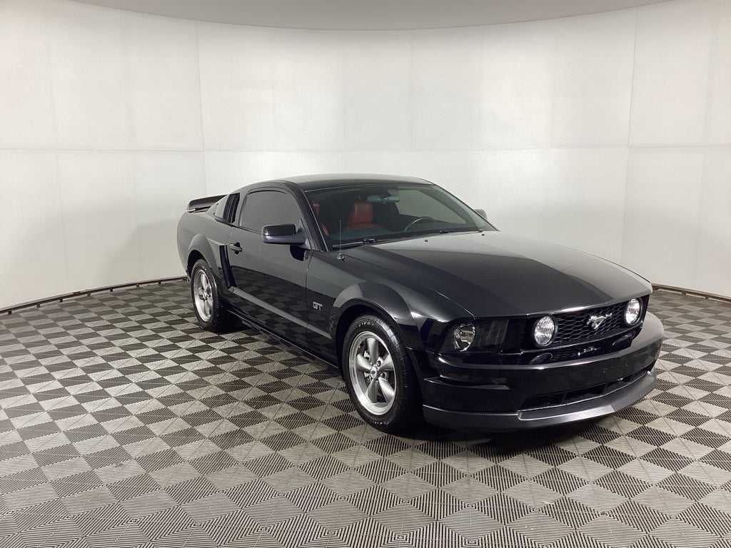 Black Clearcoat 2006 Ford Mustang Coupe Rear-Wheel Drive 5-Speed Manual