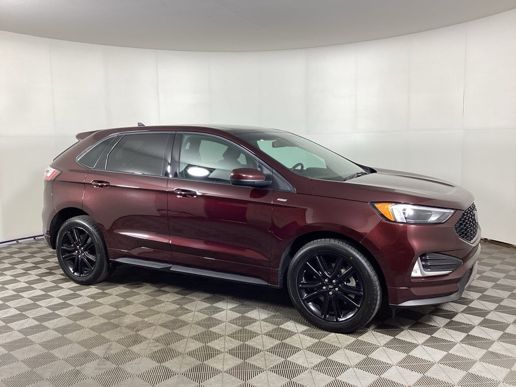 Red (Burgundy Velvet Metallic Tinted Clearcoat) 2023 Ford Edge SUV / Crossover All-Wheel Drive 8-Speed Automatic