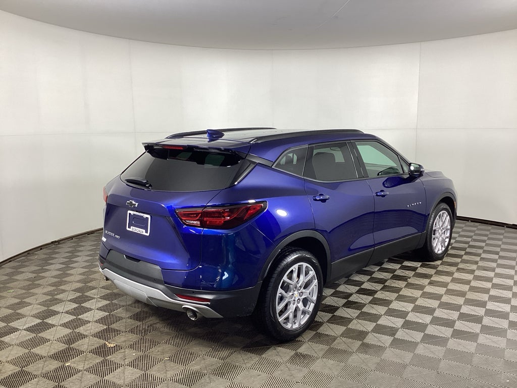 View vehicle photo 2