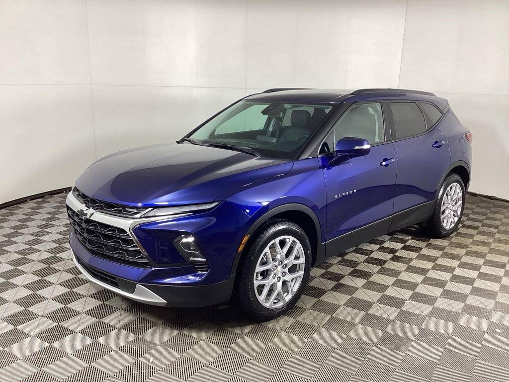 View vehicle photo 5