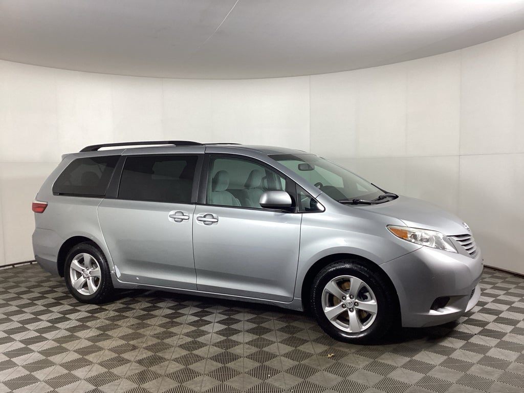 2015 Toyota Sienna LE 7-Passenger Auto Access Seat
