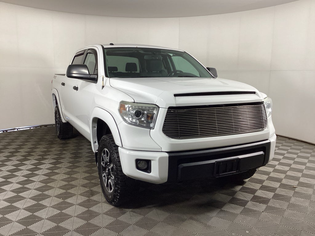 Super White 2016 Toyota Tundra Pickup Truck Four-Wheel Drive 6-Speed Automatic