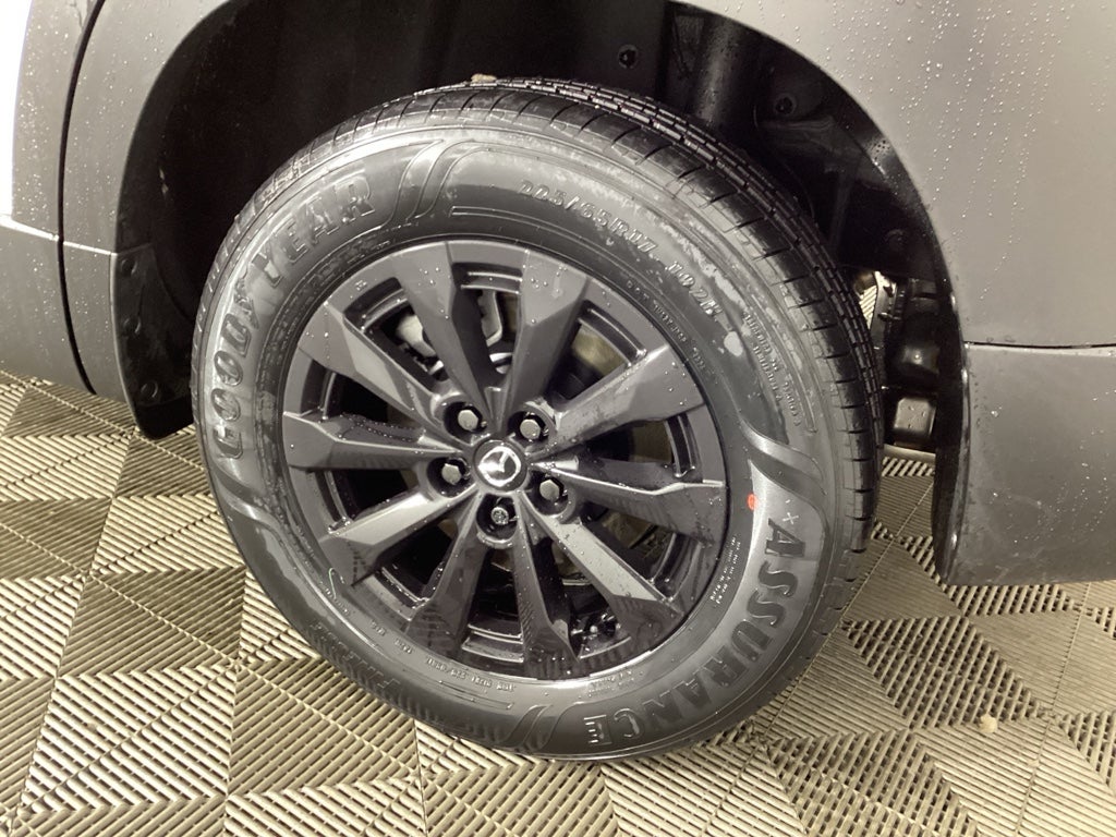 View vehicle photo 7