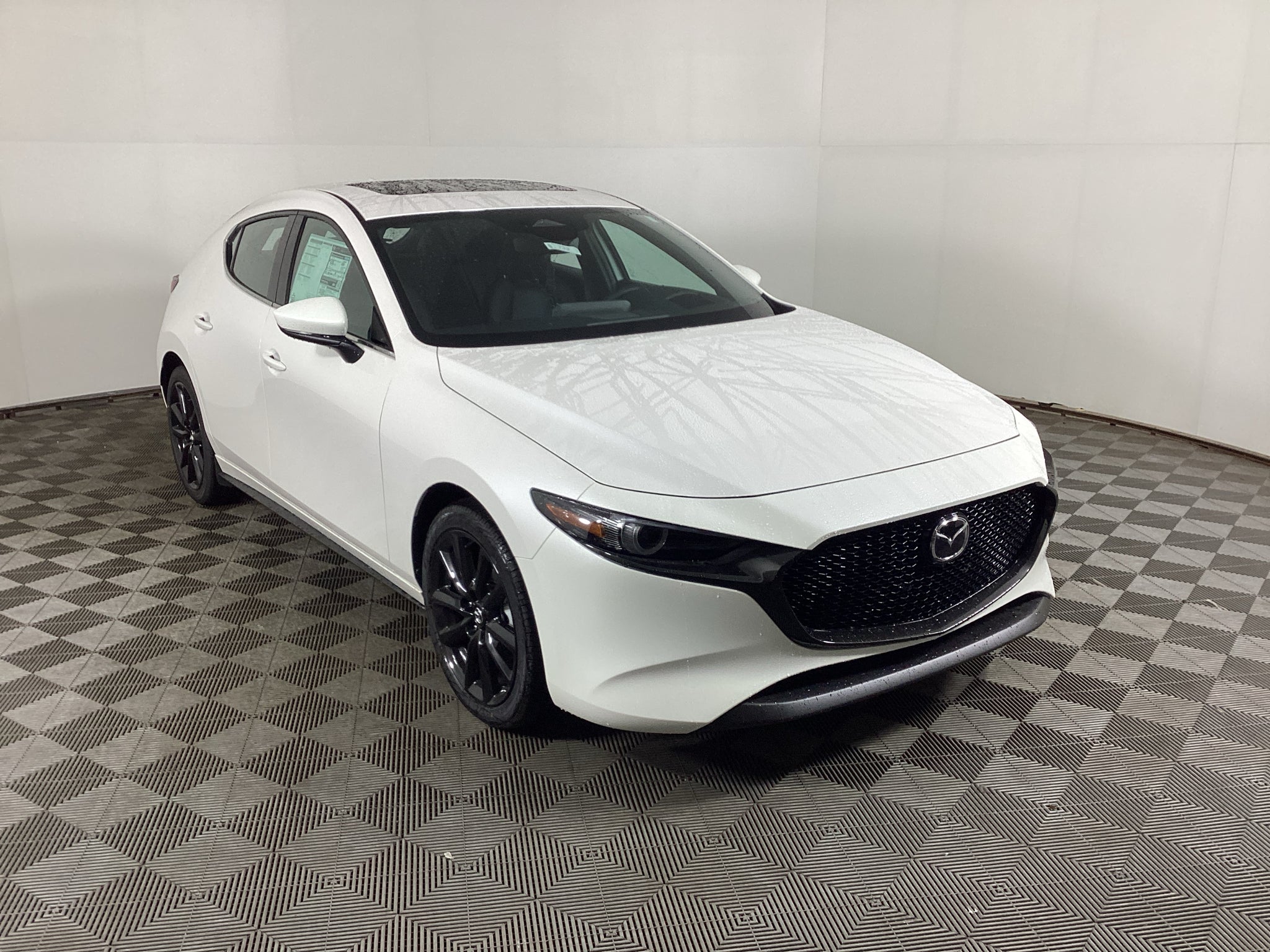 Snowflake White Pearl Mica 2026 Mazda MAZDA3 Hatchback Front-Wheel Drive 6-Speed Manual