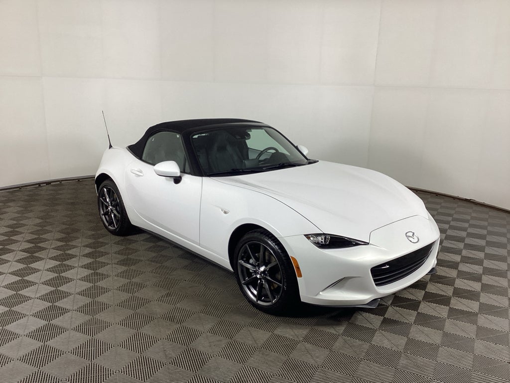 Crystal White Pearl 2016 Mazda MX-5 Miata Convertible Rear-Wheel Drive 6-Speed Manual