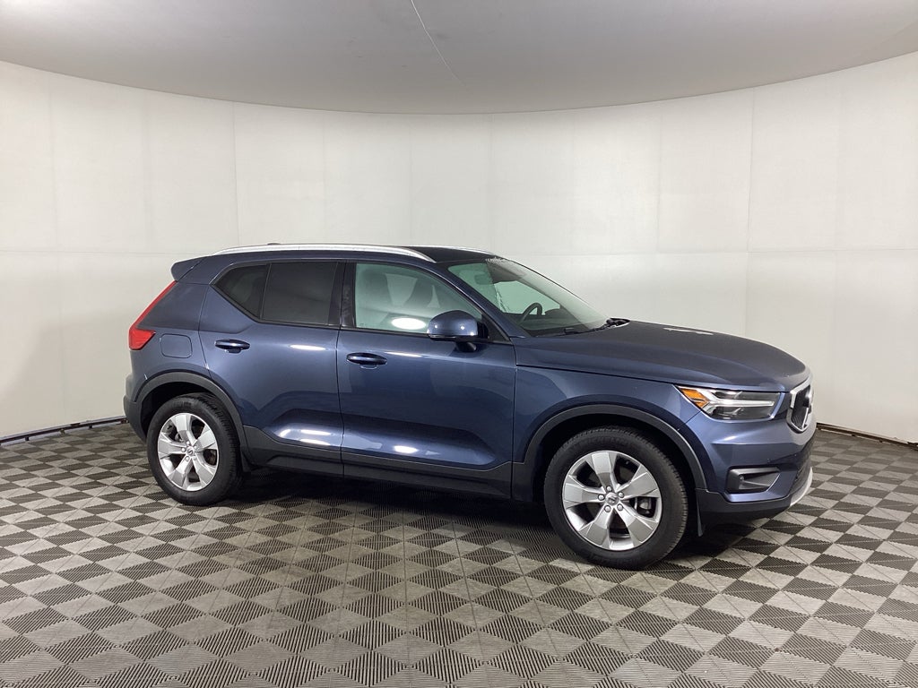 Denim Blue Metallic 2022 Volvo XC40 SUV / Crossover All-Wheel Drive 8-Speed Automatic
