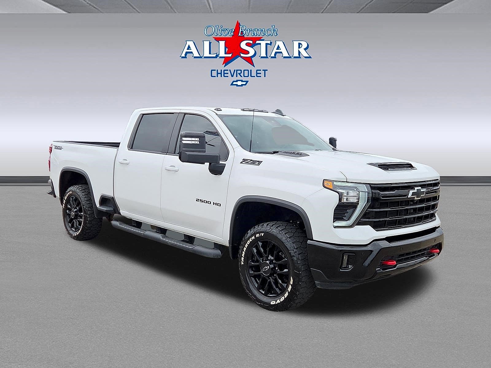 Summit White 2025 Chevrolet Silverado 2500HD Pickup Truck Four-Wheel Drive Automatic