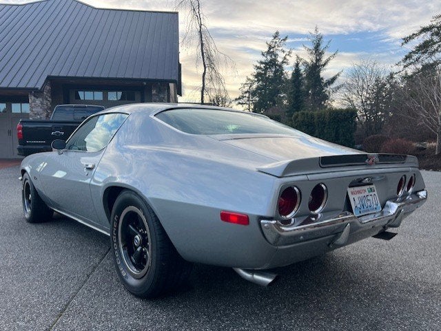 View vehicle photo 3