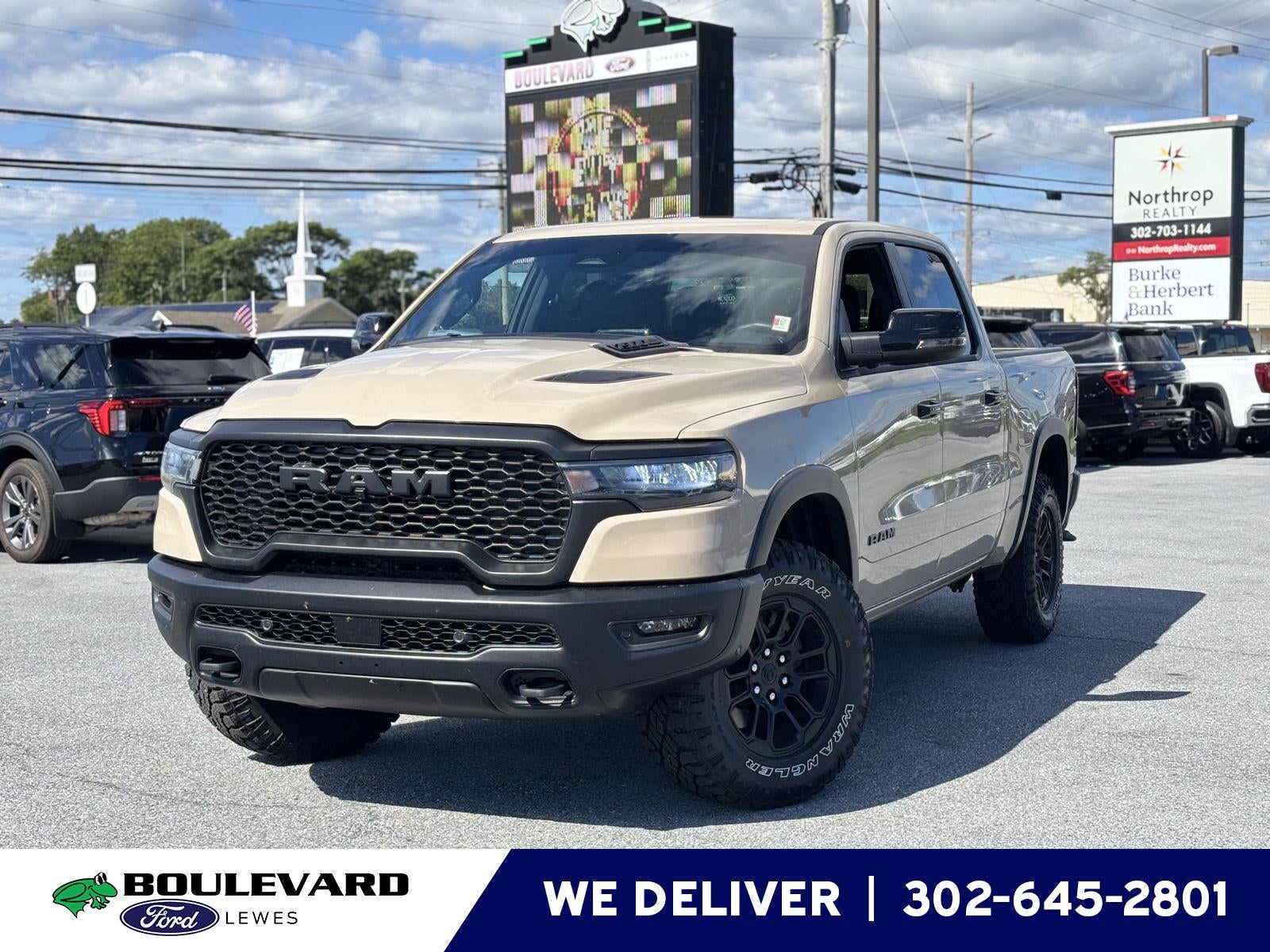 2025 RAM 1500 Mojave Sand Clearcoat Camioneta Todo terreno 8 velocidades Automática