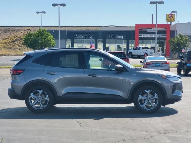 View vehicle photo 5