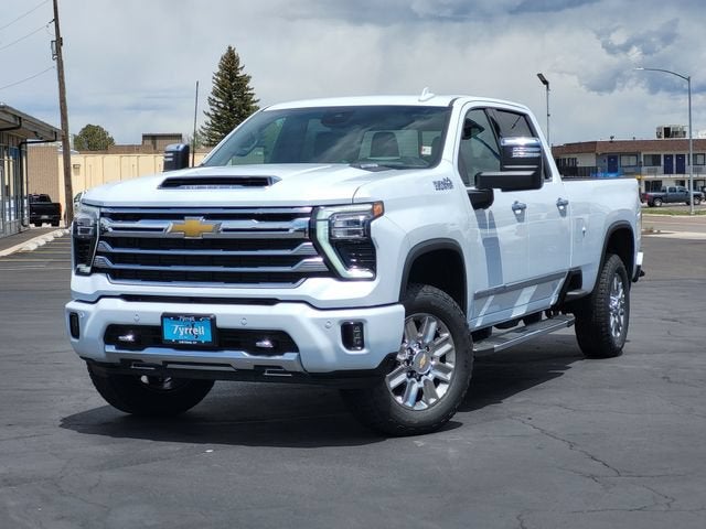 Polar White Tricoat 2026 Chevrolet Silverado 2500HD Pickup Truck Four-Wheel Drive Automatic