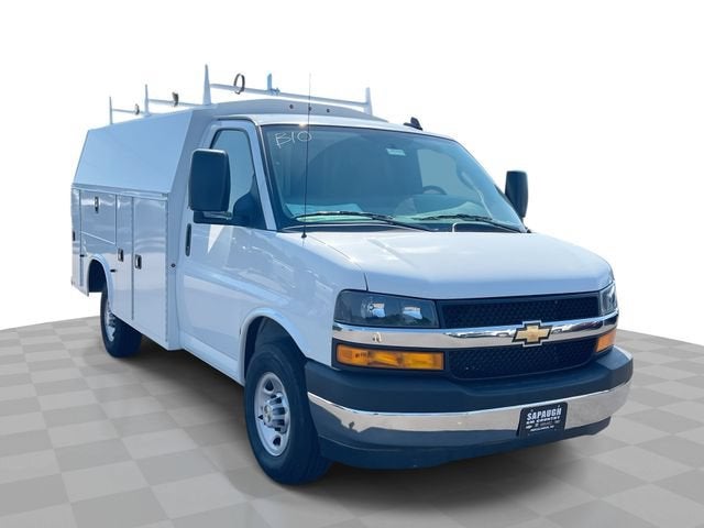 Summit White 2026 Chevrolet Express Chassis Van Rear-Wheel Drive Automatic