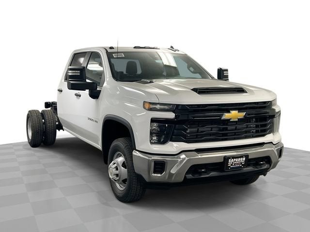 2026 Chevrolet Silverado 3500HD Chassis Work Truck Crew Cab 4WD
